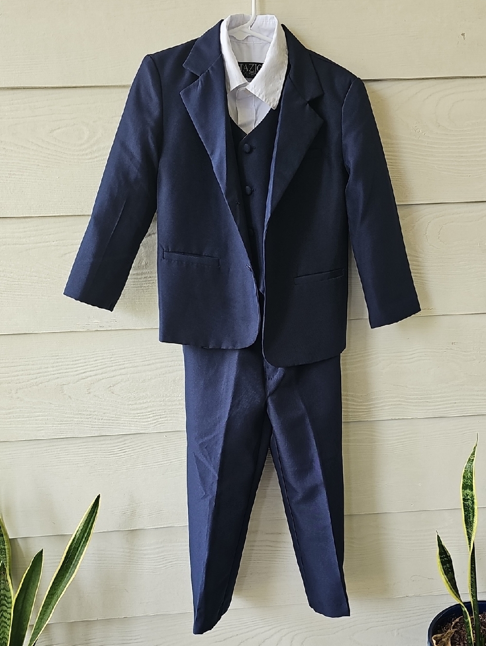 Peanut Butter's 3-piece Navy Blue Foemal Suit Set.